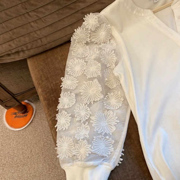 Never worn Chicos Blouse with Appliqué - Picture 2 of 3